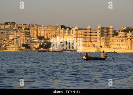 Maharaja Palast der Stadt am Lake Pichola, Udaipur, Rajasthan, Indien Stockfoto