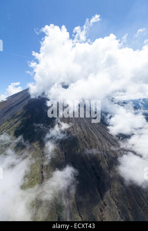 Luftaufnahme des Tungurahua Vulkan Center Ecuador Höhenlage von voller Größe Hubschrauber Stockfoto