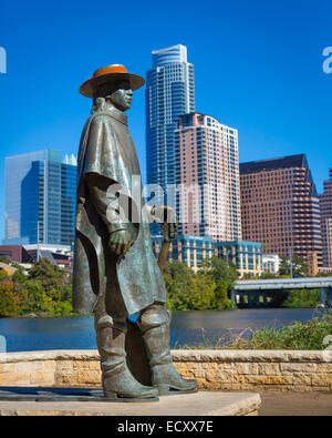 Stevie Ray Vaughan Memorial ist eine Bronzeskulptur von Stevie Ray Vaughan von Ralph Helmick, befindet sich in Austin, Texas Stockfoto