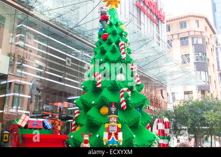 Sydney, Australien. 22. Dezember 2014. Die Lego Weihnachtsbaum enthält mehr als eine halbe Millionen Legosteine und dauerte 5 Personen mehr als 1200 Stunden um zu bauen, es ist der größte Lego Weihnachtsbaum in der südlichen Hemisphäre. Bildnachweis: Martin Beere/Alamy Live News Stockfoto