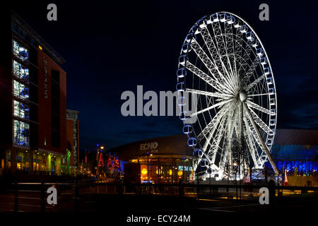 Das Echo Arena und Convention Centre und Wheel of Excellence Exhibition Centre, Kings Dock, Liverpool, Merseyside, England UK Stockfoto