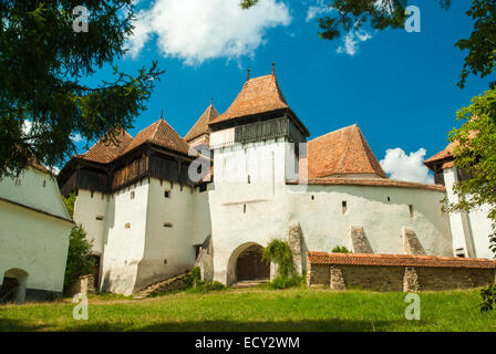 Deutsch-Weißkirch befestigte Kirche, Siebenbürgen, Rumänien Deutsch-Weißkirch Dorf und befestigte Kirche von Deutsch-Weißkirch Stockfoto
