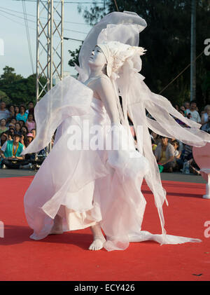 Avantgarde Butoh Künstler auf der Straße zeigen, Bangkok, Thailand Stockfoto