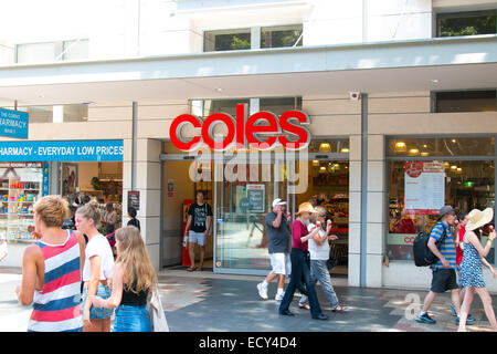 Sydney, Australien. 22. Dezember 2014. Im Besitz der Wesfarmers Coles Supermarkets gefunden wurde, um schwerwiegende, bewusste und wiederholte Fehlverhalten gegenüber seinen Lieferanten beteiligt haben. Coles müssen auch rund 200 seiner Lieferanten Entschädigung. Bildnachweis: Martin Beere/Alamy Live News. Hier speichern Coles in manly Strand corso Stockfoto