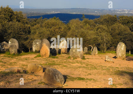 Cromlech Almendres in der Nähe von Evora, Alentejo, Portugal, Europa Stockfoto