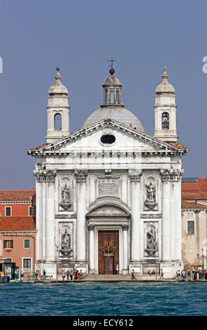 Zattere Landung mit der Kirche Santa Maria del Rosario oder Gesuati Kirche, Dorsoduro, Venedig, Veneto, Italien Stockfoto