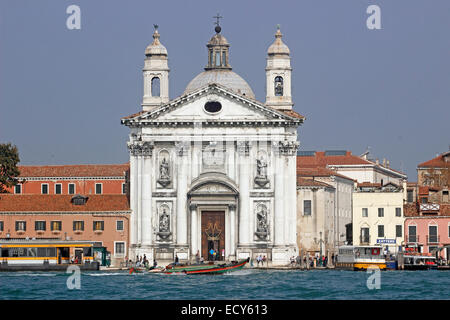 Zattere Landung mit der Kirche Santa Maria del Rosario oder Gesuati Kirche, Dorsoduro, Venedig, Veneto, Italien Stockfoto