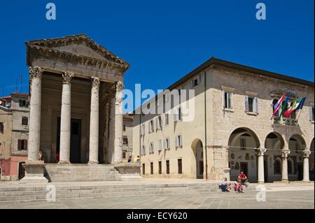 Augustustempel und Rathaus, Pula, Istrien, Kroatien Stockfoto