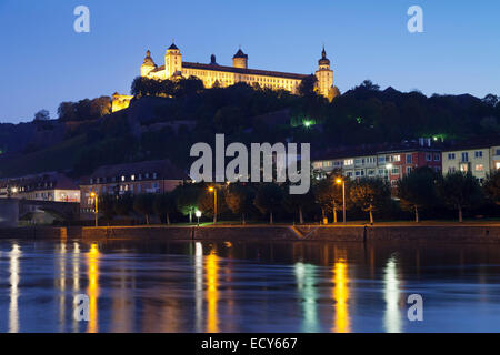 Blick über den Main in die Festung Marienberg, Würzburg, untere Franken, Bayern, Deutschland Stockfoto