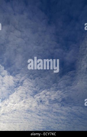 Schicht von Wolken aufgetürmt, Stratocumulus Wolken Stockfoto