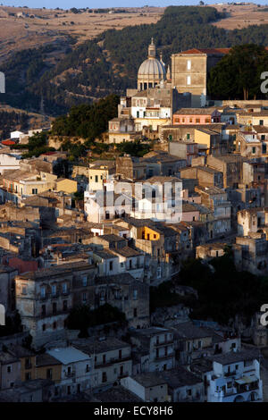 Alten Ragusa im Abendlicht in Sizilien, Italien Stockfoto