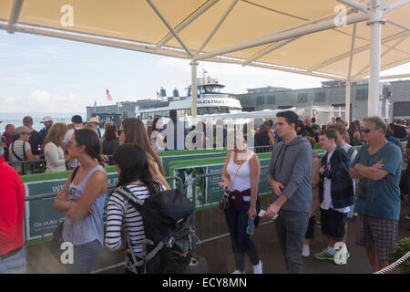 Boarding Fähre im Hafen von San Francisco Stockfoto