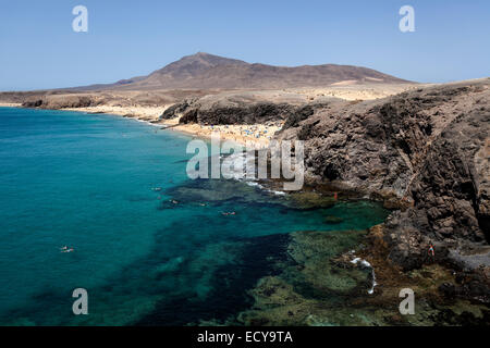 Papagayo-Strände oder Playas de Papagayo, Hacha Grande in den Rücken, Lanzarote, Kanarische Inseln, Spanien Stockfoto