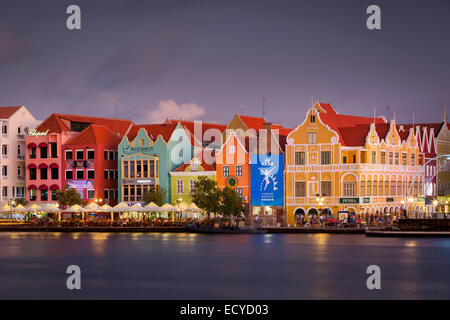 Bunte holländische Architektur Linien der Kai in Willemstad, Curacao, West Indies Stockfoto