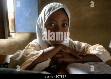 Kinder einer Schule in der Wüste Sahara, Sudan Stockfoto