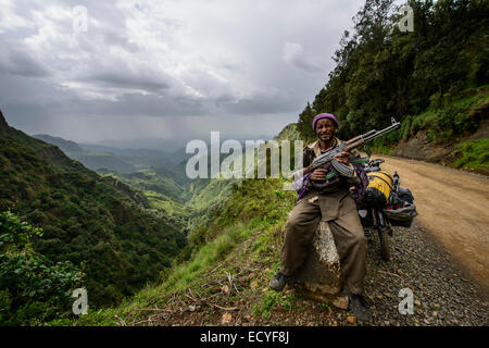 Dorfbewohner, die freiwilliges Engagement zu schützen, ihr Land, Simien Mountains, Äthiopien Stockfoto