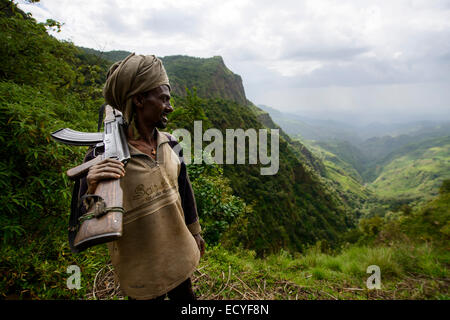 Dorfbewohner, die freiwilliges Engagement zu schützen, ihr Land, Simien Mountains, Äthiopien Stockfoto