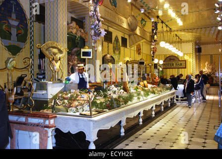 Fleischabteilung bei Harrods, London UK Stockfoto