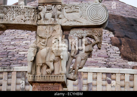 Geschnitzte eingehend auf dem Ost-Gateway an Sanchi in Madhya Pradesh, Indien Stockfoto