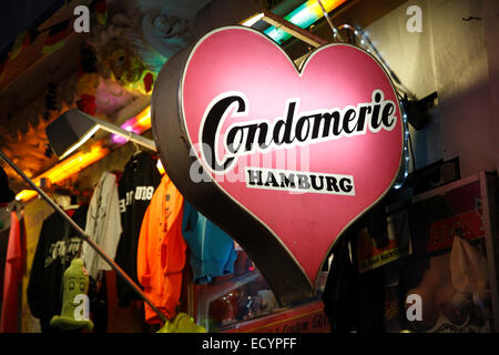 Condomerie shop bei Rotlicht Bezirk Reeperbahn, St. Pauli, Hamburg, Deutschland, Europa Stockfoto