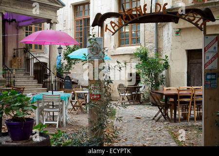 Bar Restaurant Taverne de Lisle. Narbonne. Fußgängerzone in alte Stadt zentrale Narbonne. Süden von Frankreich. Die alten Stockfoto