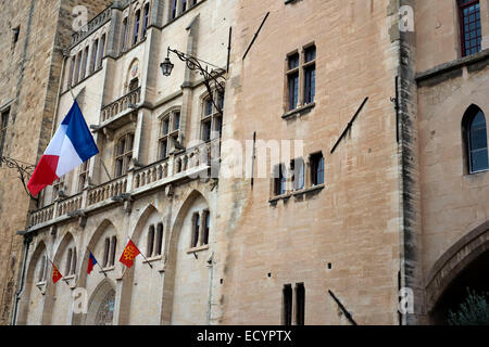 Rathausplatz. Narbonne. Fußgängerzone in alte Stadt zentrale Narbonne. Süden von Frankreich. Die alte Stadt von Narbon Stockfoto