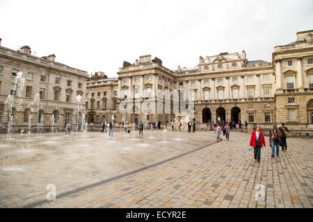 LONDON - 18. Oktober: Das Exterieur des Somerset House am 18. Oktober 2014 in London, England, Vereinigtes Königreich. Somerset House ist eine große ar Stockfoto