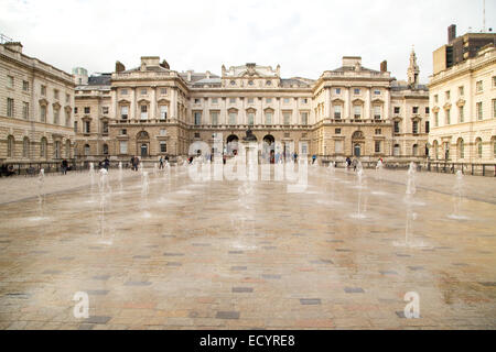 LONDON - 18. Oktober: Das Exterieur des Somerset House am 18. Oktober 2014 in London, England, Vereinigtes Königreich. Somerset House ist eine große ar Stockfoto