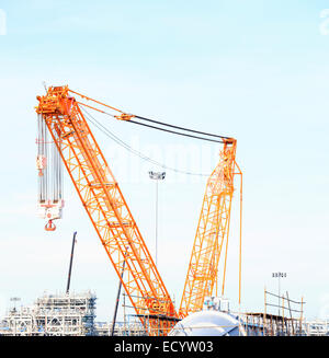 Großen Kran in industriellen Werksgelände Stockfoto