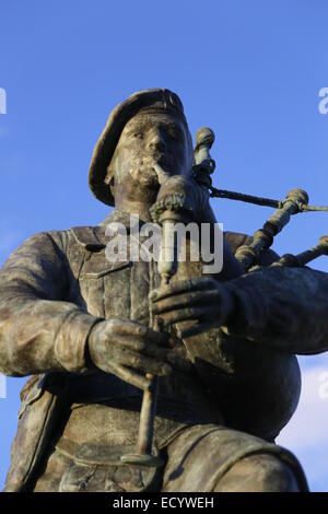 Denkmal in Frankreich zu erinnern, "Mad" d-Day Piper Bill Millin Stockfoto