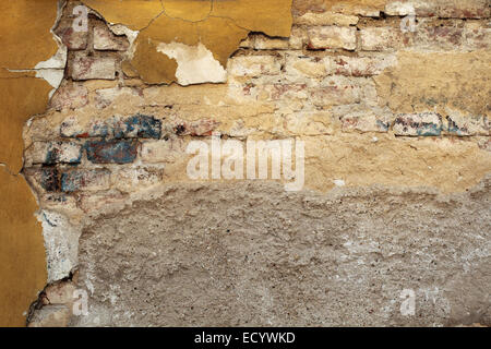 Alte Mauer mit rissigen Putz. Hintergrundtextur. Stockfoto