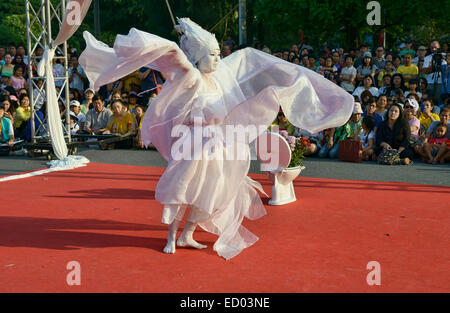 Avantgarde Butoh Künstler auf der Straße zeigen, Bangkok, Thailand Stockfoto