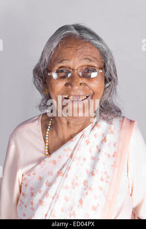 1 alte Senior Indianerin Stockfoto