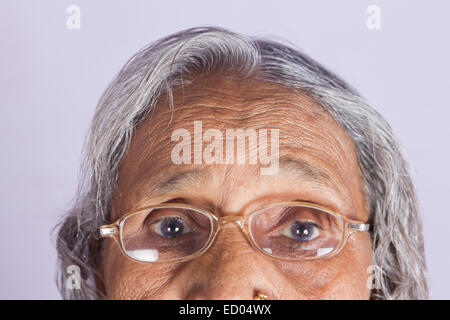 1 alte Senior Indianerin Stockfoto