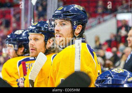 2. Dezember 2014 - Raleigh, North Carolina, USA - Nashville Predators linken Flügel James Neal (18) während des NHL-Spiels zwischen den Nashville Predators und den Carolina Hurricanes in der PNC-Arena.  Carolina Hurricanes gegen die Nashville Predators 2: 1. (Kredit-Bild: © Andy Martin Jr./ZUMA Draht) Stockfoto