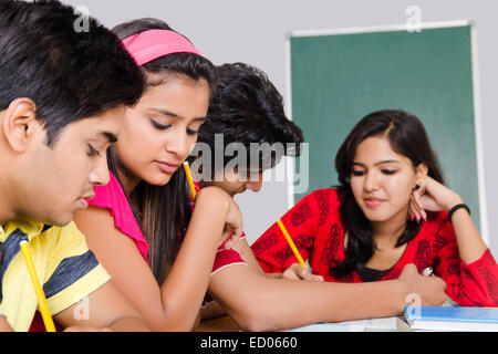 indische College Freunde Studie Stockfoto