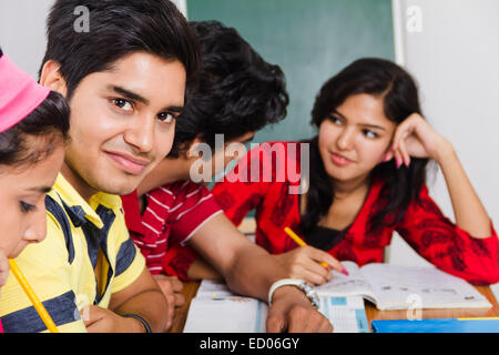 indische College Freunde Studie Stockfoto