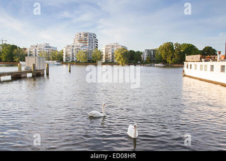 Spree-Fluß in der Nähe von Treptower Park, Berlin. Stockfoto