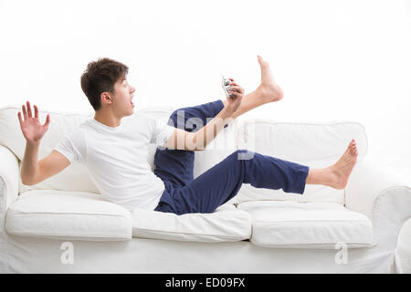 Junger Mann aufwachen spät Stockfoto