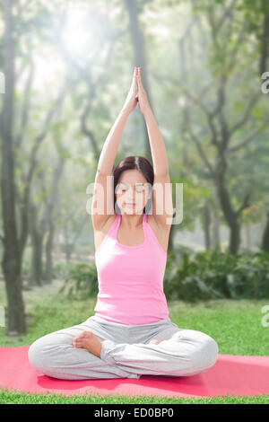 indische Dame Yoga Meditation Stockfoto