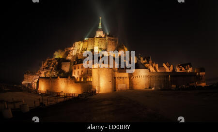 Frankreich, Normandie, Mont Saint-Michel bei Nacht Stockfoto