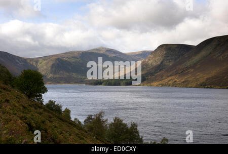 Blick über Loch Muick, Königin Victorias Glas Allt Shiel und die umliegenden Berge und Hügel Stockfoto