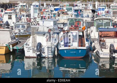 Frankreich, Nord, Dünkirchen, Boote im Hafen Stockfoto