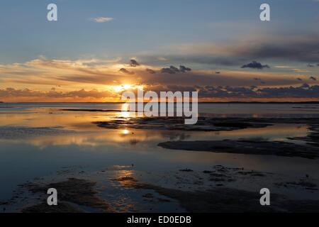 Frankreich, Gironde, Bassin d ' Arcachon, Andernos-Les-Bains, Sonnenuntergang in der Bucht Stockfoto