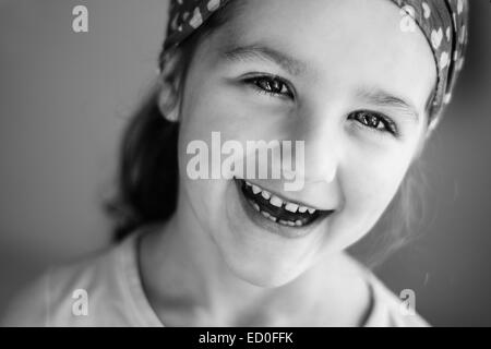 Porträt eines lächelnden Mädchens (4-5) Stockfoto