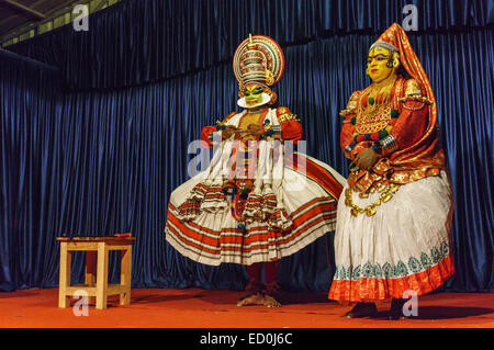 Kerala, Indien - Thekkady. Hindu Kathakali-Mime-Tanz-Performance. Stockfoto