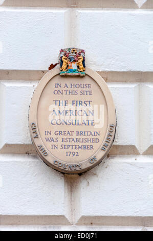 Gedenktafel an der Wand des Hauses in Queen Square Bristol England unter Angabe der Website des ersten amerikanischen Konsulats in großen Britain1792 Stockfoto