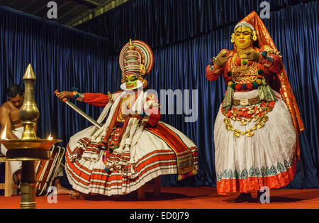 Kerala, Indien - Thekkady. Hindu Kathakali-Mime-Tanz-Performance. Stockfoto