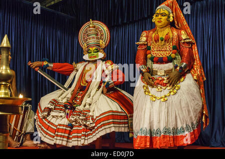 Kerala, Indien - Thekkady. Hindu Kathakali-Mime-Tanz-Performance. Stockfoto