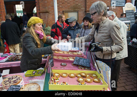 Stall zu verkaufen eine Vielzahl von Kuchen und Torten während Feinschmeckerfest Kington Herefordshire England UK Stockfoto